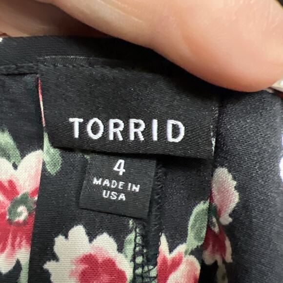 Torrid Blouse Size 4 Black Floral Georgette Flutter Short Sleeve Flowy Back Hem - Picture 7 of 9